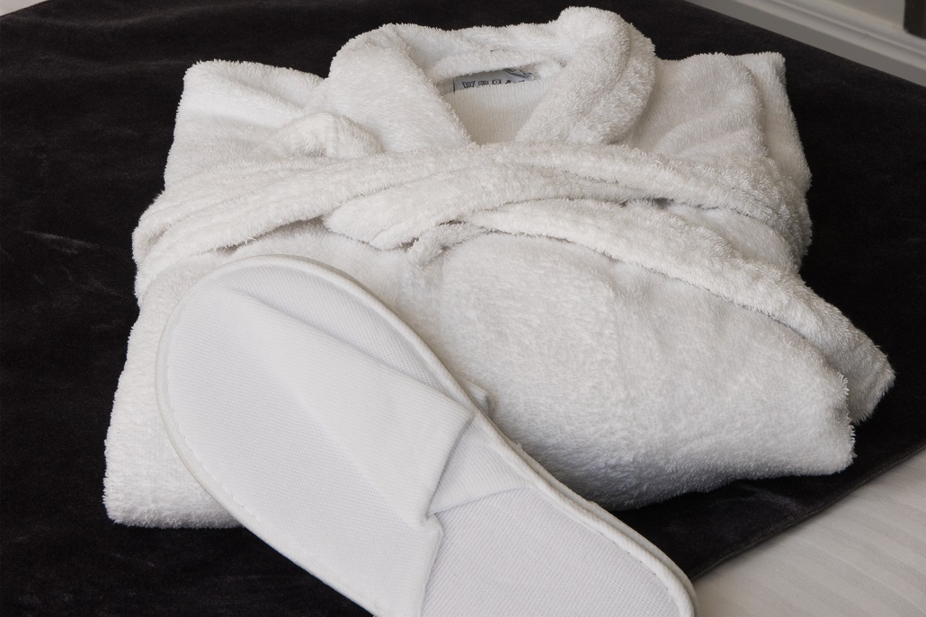Dukes' Academie - executive room - bathrobe & slippers